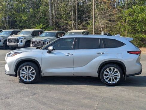 Used 2022 Toyota Highlander Limited image 4