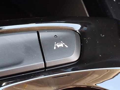 Used 2024 Chevrolet Trax LT w/ LT Convenience Package image 24