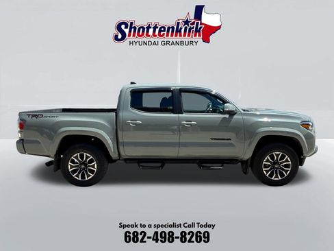 Used 2023 Toyota Tacoma TRD Sport w/ Technology Package RWD image 5
