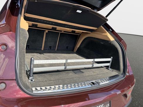 Used 2022 Bentley Bentayga image 26