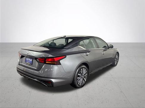Used 2023 Nissan Altima 2.5 SV FWD image 6