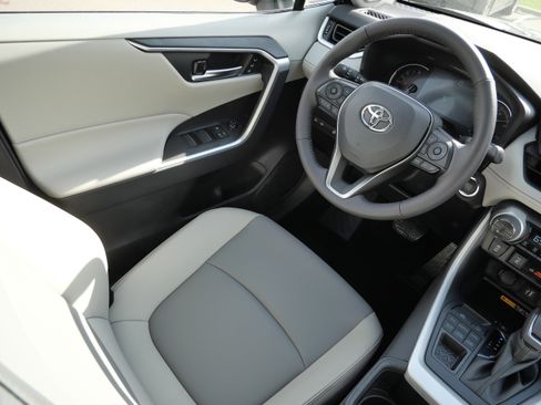 Used 2025 Toyota RAV4 XLE Premium w/ Weather Package image 9