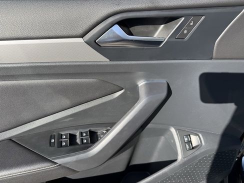 Used 2024 Volkswagen Jetta SE image 17