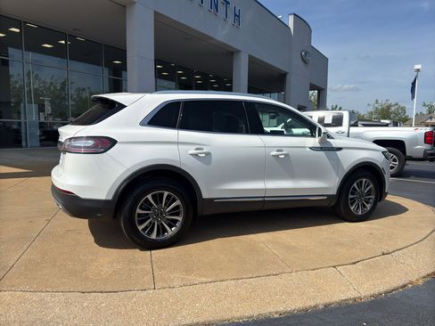 Used 2023 Lincoln Nautilus Reserve AWD/4WD image 5