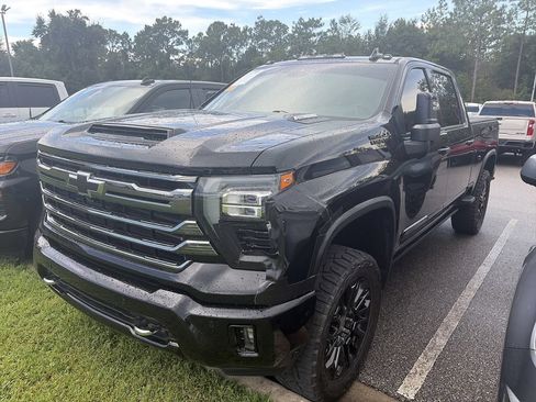 Used 2024 Chevrolet Silverado 2500 High Country w/ Midnight Edition AWD/4WD image 2