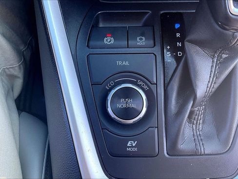 Used 2022 Toyota RAV4 XLE Premium AWD/4WD image 16