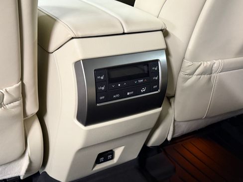 Used 2023 Lexus GX 460 Premium AWD/4WD image 40
