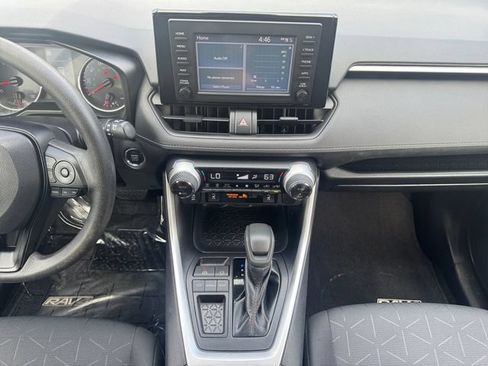 Used 2019 Toyota RAV4 XLE w/ Convenience Package FWD image 12