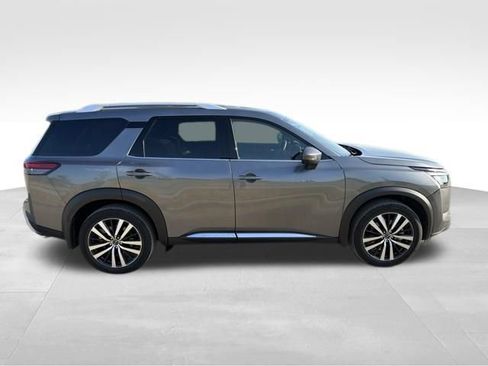 Used 2025 Nissan Pathfinder Platinum w/ Cargo Package AWD/4WD image 2