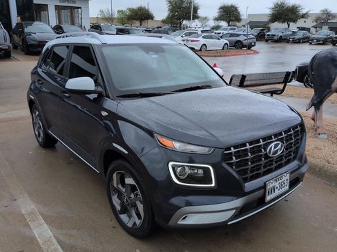 Used 2025 Hyundai Venue Limited image 3