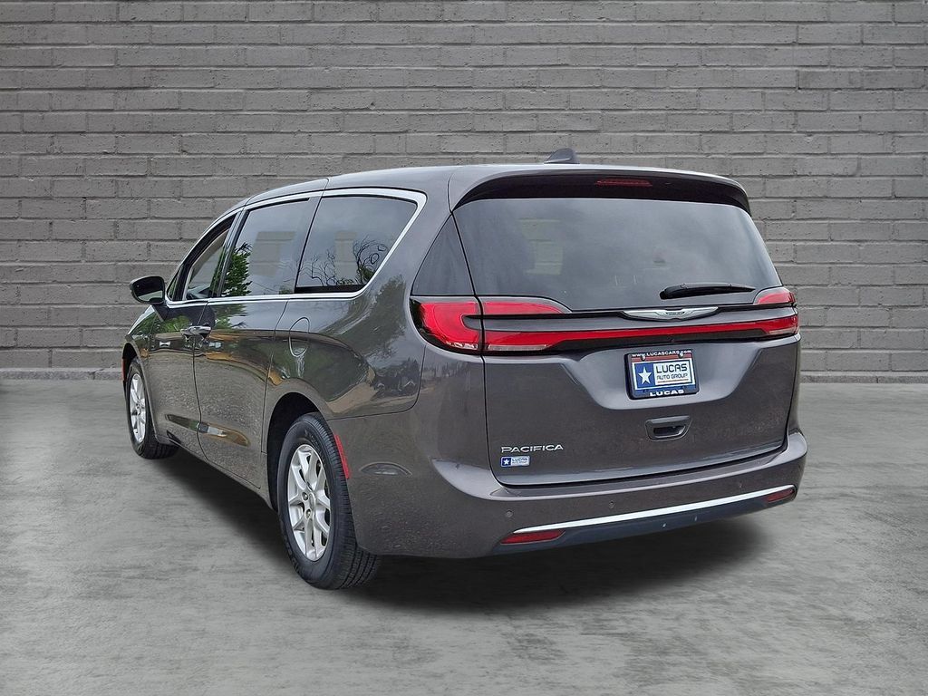 Used 2023 Chrysler Pacifica Touring-L FWD image 9
