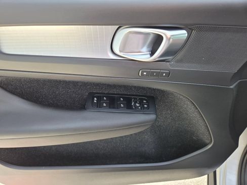 Used 2019 Volvo XC40 T5 Momentum AWD/4WD image 23