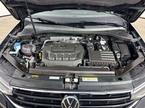 Certified 2024 Volkswagen Tiguan SE R-Line AWD/4WD image 28