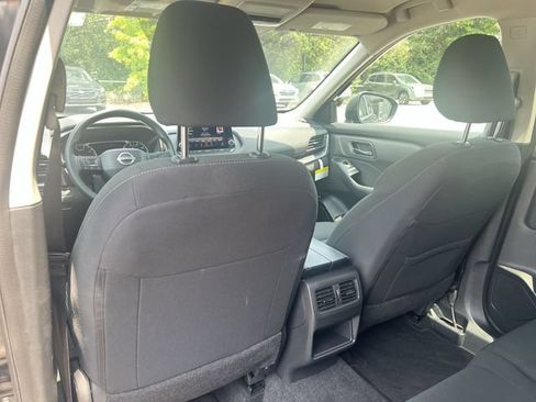 Used 2025 Nissan Rogue S FWD image 34