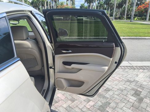 Used 2013 Cadillac SRX Luxury FWD image 32