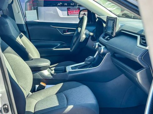 Used 2021 Toyota RAV4 XLE w/ Carpet Mat Package (TMS) FWD image 17
