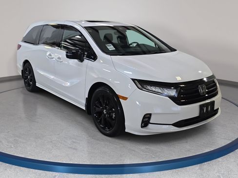 Certified 2024 Honda Odyssey Sport image 4
