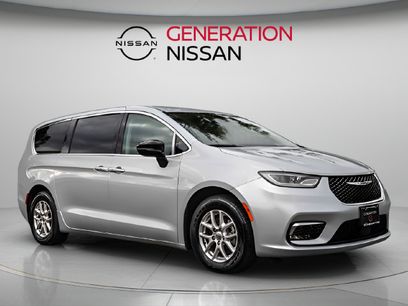 Used 2024 Chrysler Pacifica Touring-L