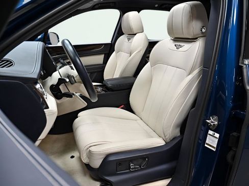 Used 2018 Bentley Bentayga image 4