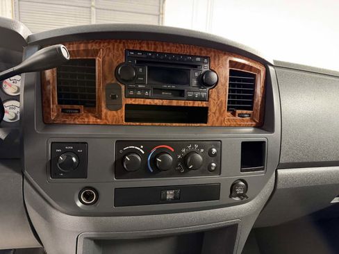Used 2006 Dodge Ram 2500 Truck SLT image 15