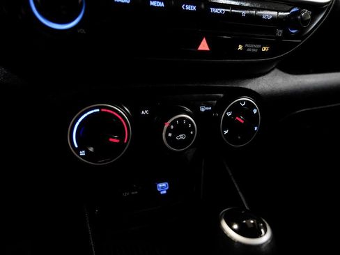 Used 2021 Hyundai Venue SE image 24