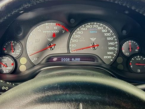 Used 2001 Chevrolet Corvette Coupe w/ Preferred Equipment Group1 RWD image 16
