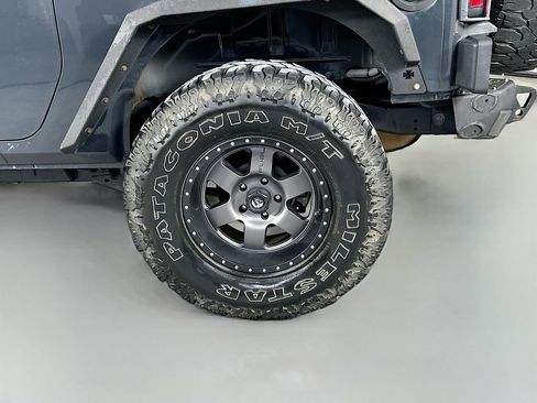 Used 2017 Jeep Wrangler Sport w/ Quick Order Package 24S AWD/4WD image 34