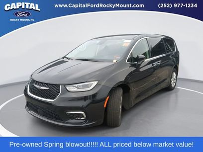 Used 2023 Chrysler Pacifica Touring-L
