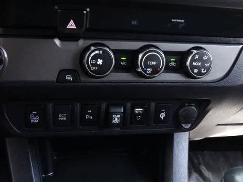 Certified 2019 Toyota Tacoma TRD Sport w/ Technology Package image 30