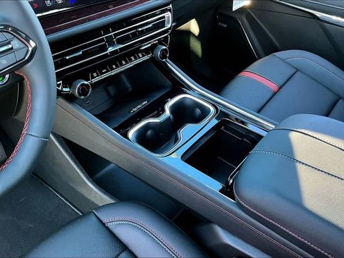 New 2026 Chevrolet Traverse RS image 8