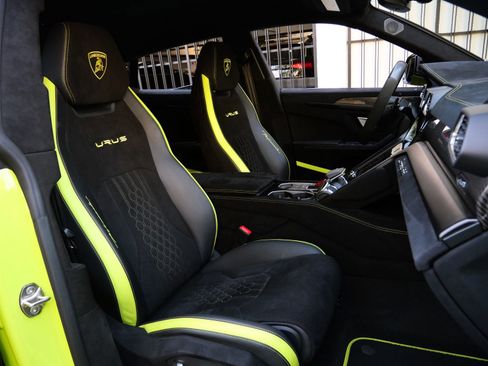 Used 2024 Lamborghini Urus Performante AWD/4WD image 8