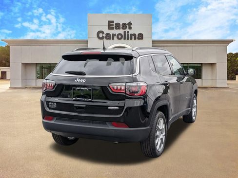 Certified 2024 Jeep Compass Latitude AWD/4WD image 3