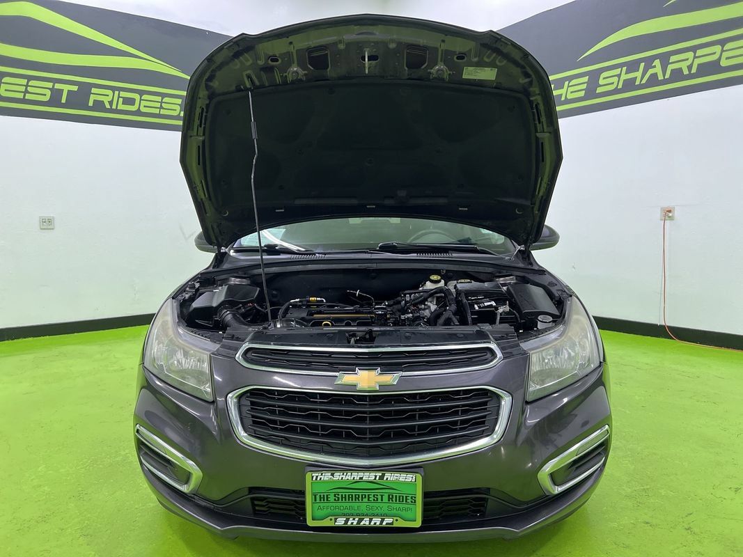 Used 2016 Chevrolet Cruze LT w/ Technology Package FWD image 4