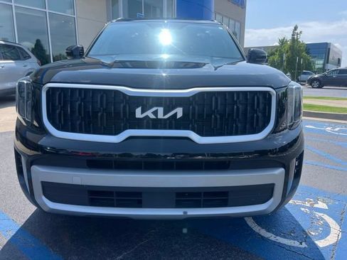 Used 2023 Kia Telluride EX w/ EX Captain's Chair Package FWD image 3
