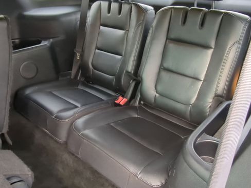 Used 2016 Ford Explorer XLT w/ Equipment Group 202A image 27