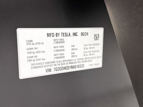 Used 2024 Tesla Cybertruck AWD Crew Cab image 38