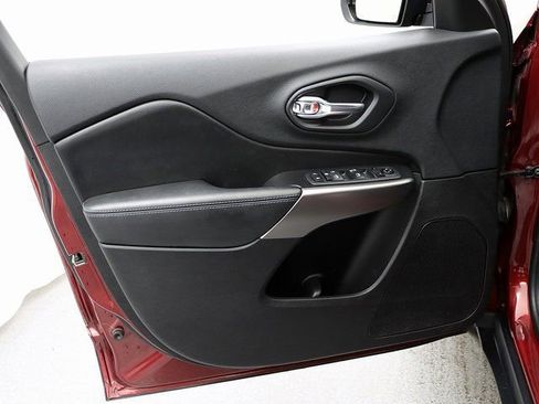 Used 2020 Jeep Cherokee Latitude w/ Cold Weather Group image 22