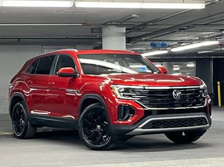 Certified 2025 Volkswagen Atlas Cross Sport SE w/ Panoramic Sunroof Package video 2