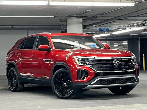 Certified 2025 Volkswagen Atlas Cross Sport SE w/ Panoramic Sunroof Package image 2