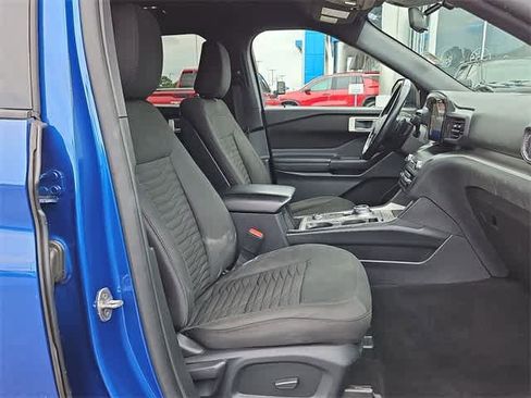 Used 2020 Ford Explorer XLT image 32