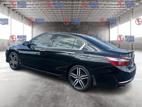 Used 2017 Honda Accord Touring image 7