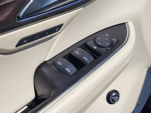 Certified 2021 Buick Envision Avenir w/ Technology Package II AWD/4WD image 15