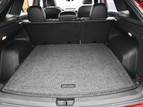 Used 2021 Volkswagen Atlas Cross Sport SE w/ Panoramic Sunroof Package image 32