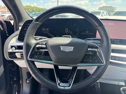 Certified 2024 Cadillac Lyriq Luxury AWD/4WD image 9