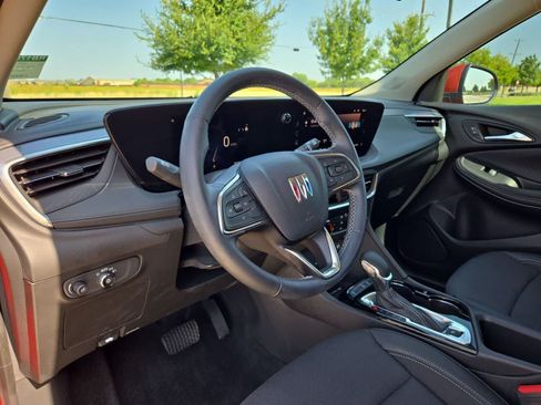 Used 2024 Buick Encore GX Preferred w/ Advanced Technology Package FWD image 2
