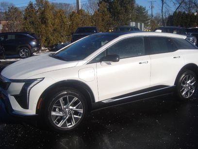 Used 2025 Cadillac Optiq Luxury 2 w/ LPO, Floor Liner Package