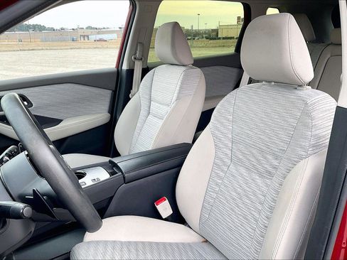 Used 2023 Nissan Rogue SV image 8