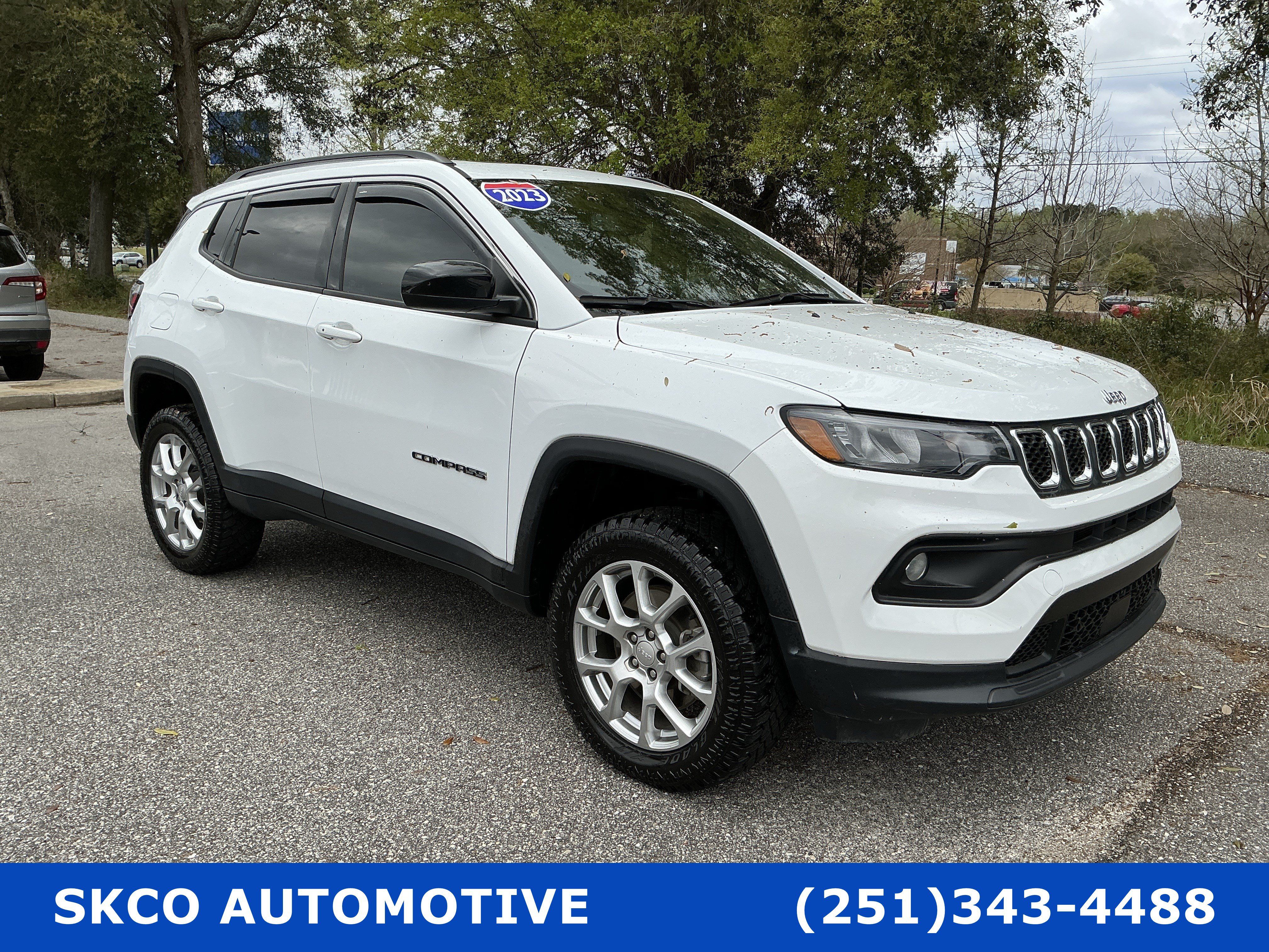 Used 2023 Jeep Compass Latitude w/ Sun and Sound Group AWD/4WD image 7