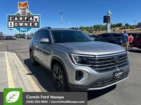 Used 2024 Volkswagen Atlas SE AWD/4WD image 3
