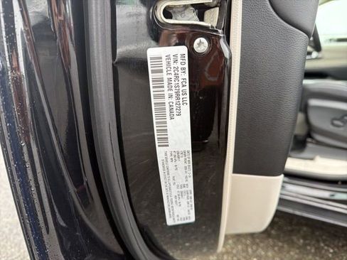 Used 2024 Chrysler Pacifica Select image 31